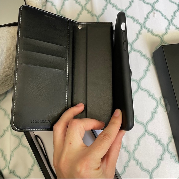 iPhone 11 Pro Max wallet case - Picture 3 of 3